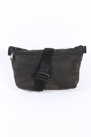 Die Schultertasche (Wildleder)
